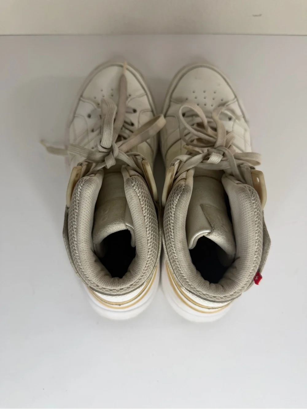 On Cloud The Roger Clubhouse Mid Women’s Size 7.5 Beige/white